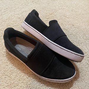 Clark's Black Slip ons / Women's